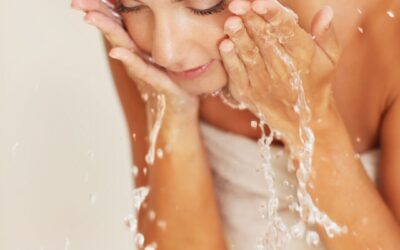 I detergenti per le pelli acneiche sono davvero utili o possono peggiorare la situazione?